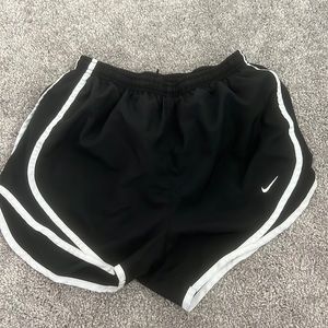 black nike running shorts size small